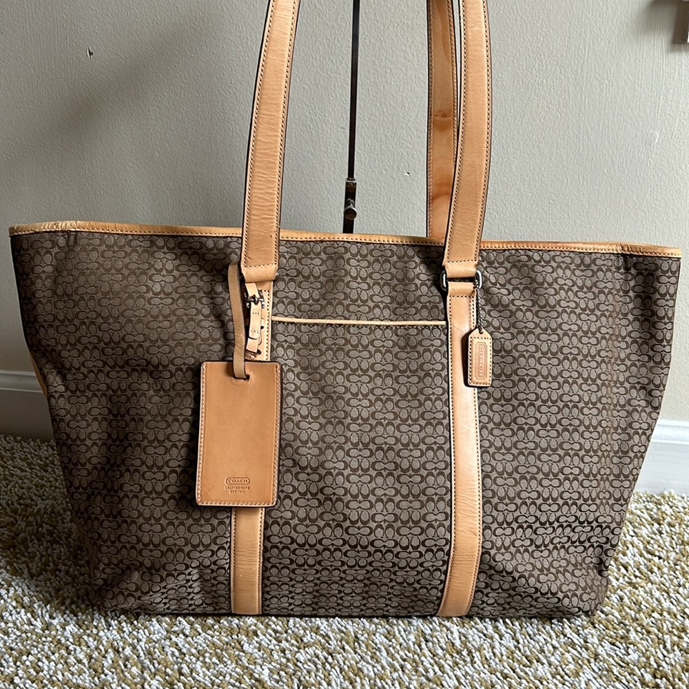 Coach - Picture 2 of 11